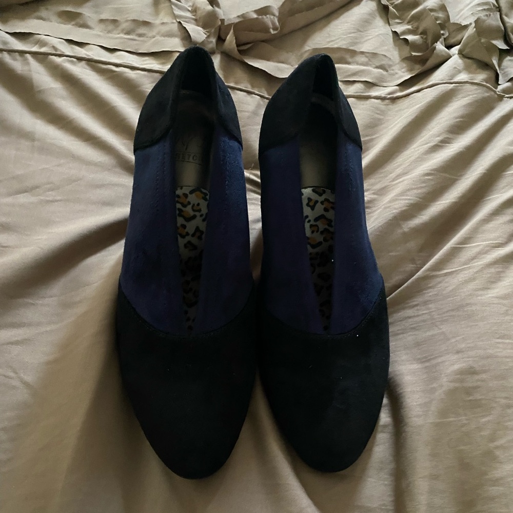 Ladies Suede Pumps